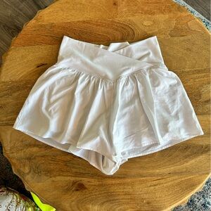 Offline by Aerie White Women’s Cross Waist Flutter Shorts Size Medium